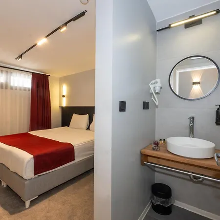 Istanbul Holiday Hotel 3*