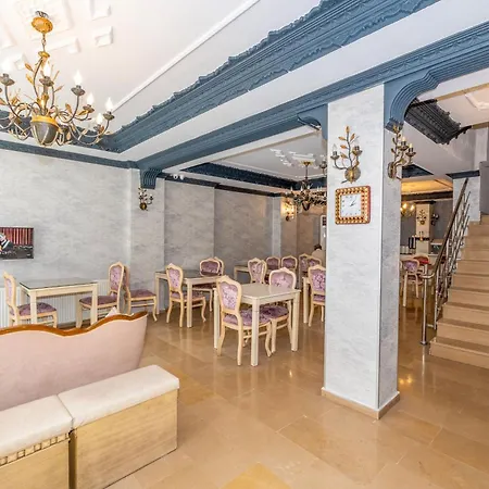 Istanbul Holiday Hotel 3*
