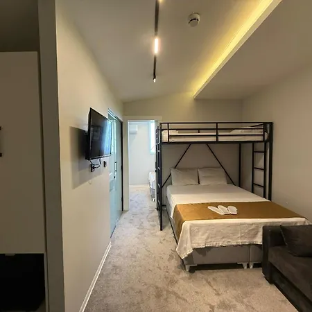 Istanbul Holiday Hotel 3*
