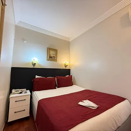 Istanbul Holiday Hotel 3*