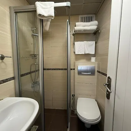 Istanbul Holiday Hotel 3*
