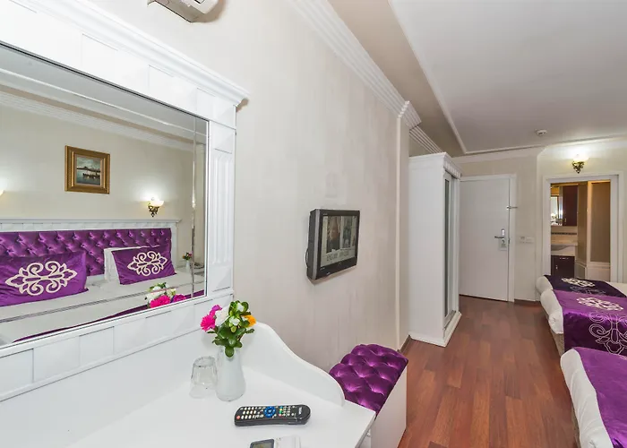 Istanbul Holiday Hotel Отель