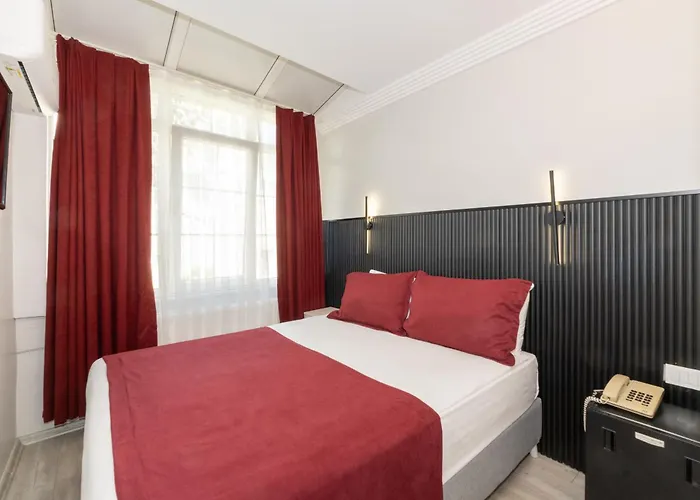 Istanbul Holiday Hotel Отель 3*