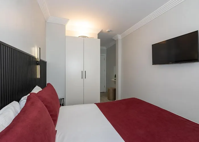 Istanbul Holiday Hotel 3*