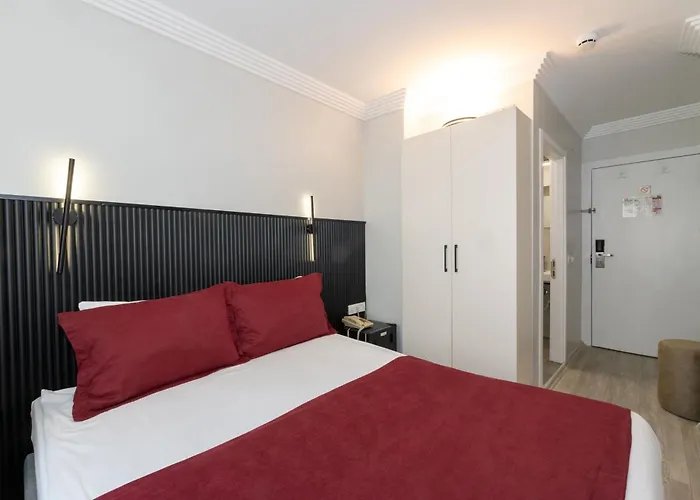 Istanbul Holiday Hotel Отель 3*