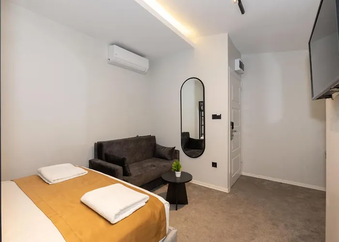 Istanbul Holiday Hotel 3*